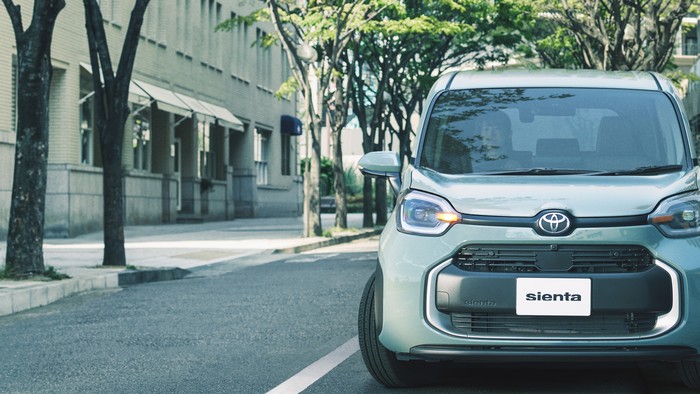 Ini Dia Wajah Baru Toyota Sienta, Dealer Toyota Bekasi Timur