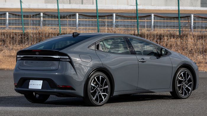 Diduga Muncul di GIIAS 2024, Seirit Apa Sih Toyota Prius Terbaru?