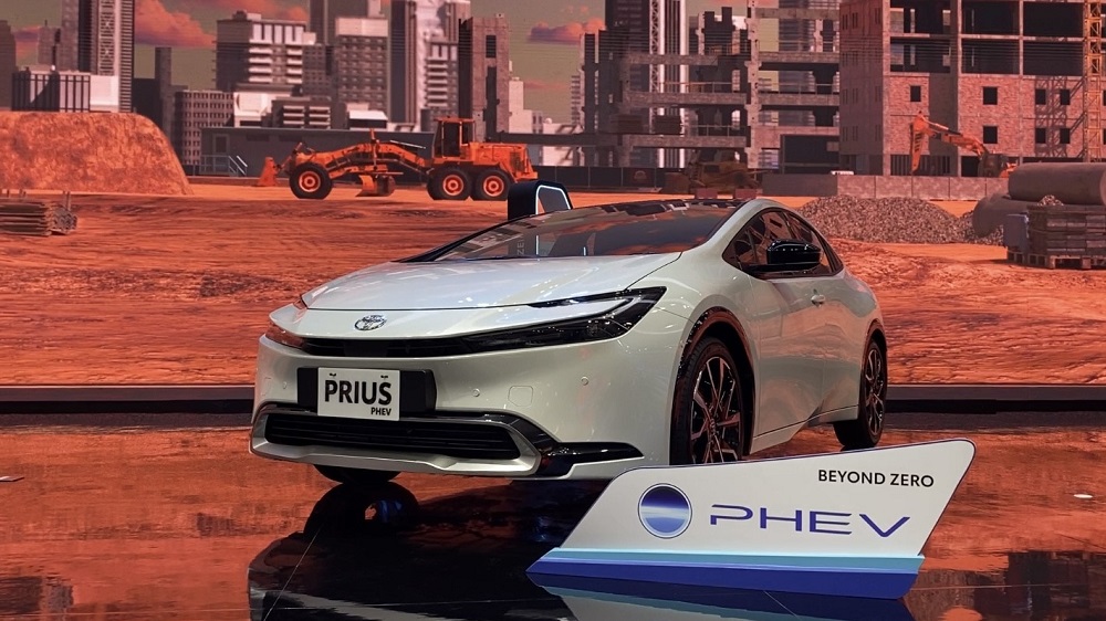Toyota All New Prius PHEV Curi Perhatian di GIIAS 2024, Ini Perkiraan Harganya